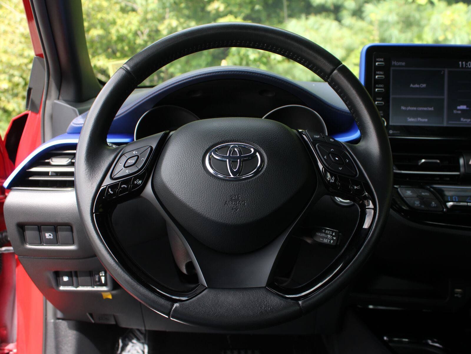 Used 2022 Toyota C-HR XLE FWD image 11