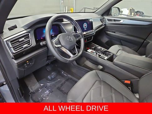 Used 2025 Volkswagen Atlas Cross Sport SE AWD/4WD image 17