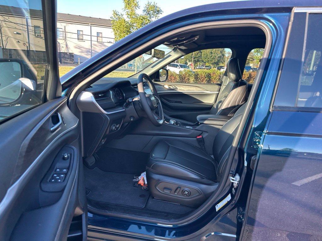 New 2027 Jeep Grand Cherokee Limited w/ Technology Group II RWD image 10