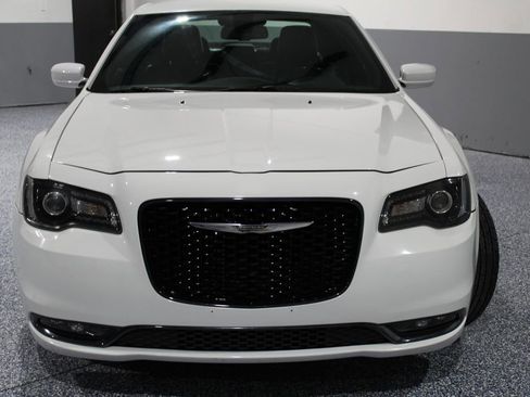 Used 2019 Chrysler 300 S image 3