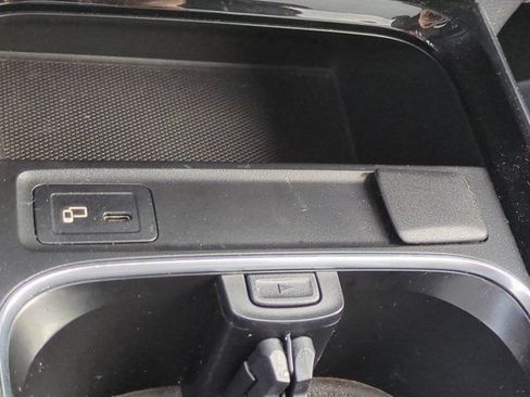 Used 2021 Mercedes-Benz GLB 250 4MATIC image 19