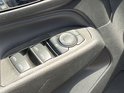 Used 2024 Chevrolet Equinox LT FWD image 12