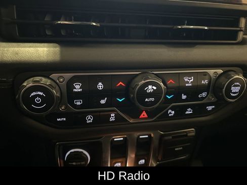 Used 2024 Jeep Wrangler Rubicon image 9