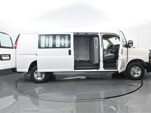 Used 2023 Chevrolet Express 2500 Extended image 27