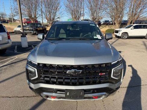 Used 2025 Chevrolet Suburban Z71 image 9