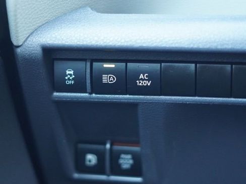 Certified 2022 Toyota Sienna XLE w/ XLE Plus Package image 17