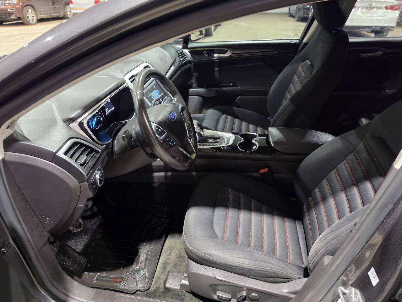 Used 2016 Ford Fusion SE FWD image 24