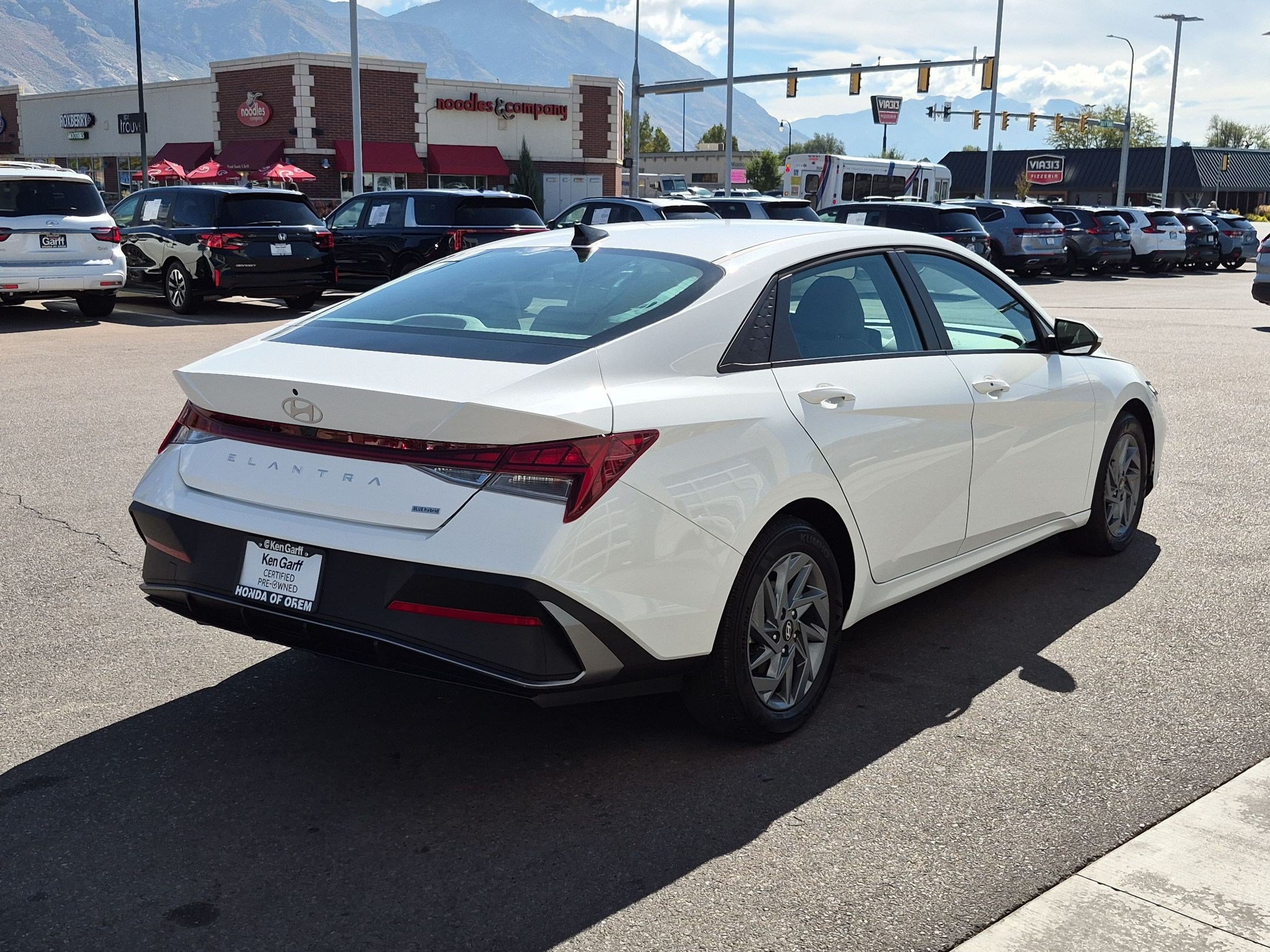 Used 2026 Hyundai Elantra Hybrid FWD image 3