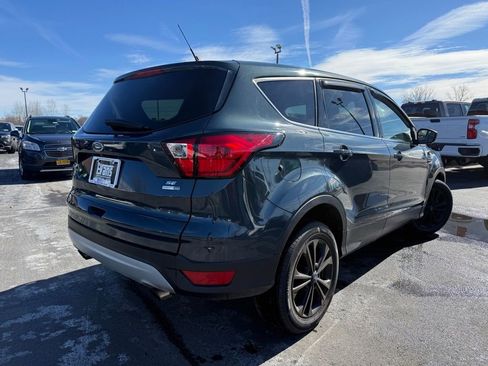 Used 2019 Ford Escape SE image 5