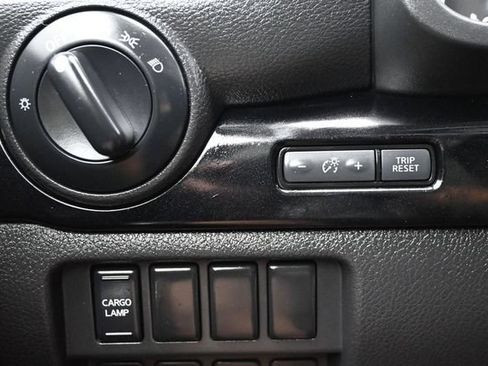 Used 2022 Nissan Titan SV AWD/4WD image 27