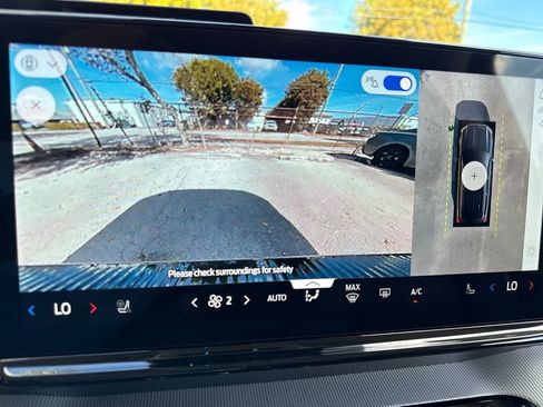 New 2026 Ford Expedition Active image 28