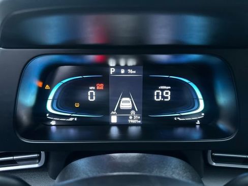 Used 2025 Hyundai Elantra SE image 25