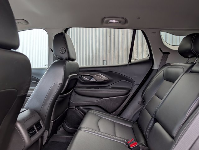 Used 2023 GMC Terrain SLT w/ Infotainment Package II AWD/4WD image 16