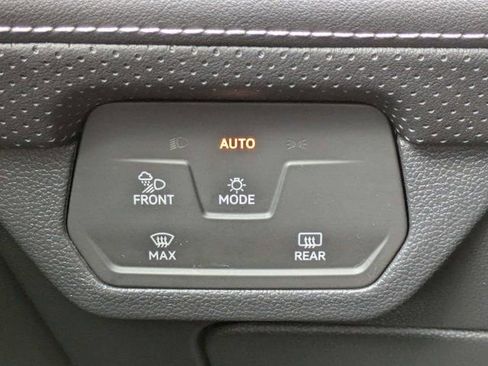 Used 2025 Volkswagen Atlas SE AWD/4WD image 26