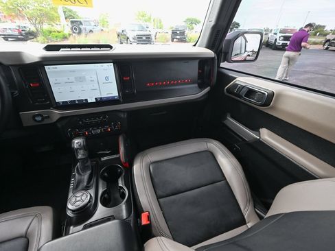 Certified 2022 Ford Bronco Wildtrak image 32