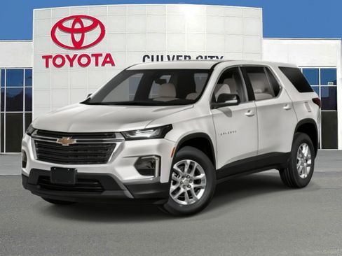 Used 2022 Chevrolet Traverse RS image 1