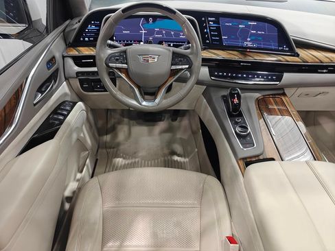 Used 2022 Cadillac Escalade Premium Luxury Platinum AWD/4WD image 4