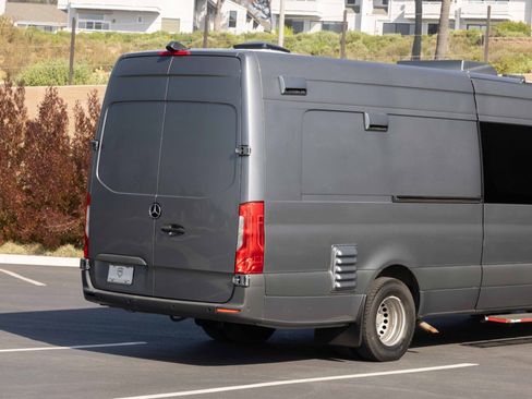 Used 2021 Mercedes-Benz Sprinter 4500 w/ Parking Package image 29