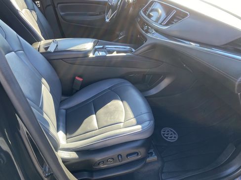 Used 2024 Buick Enclave Premium image 10