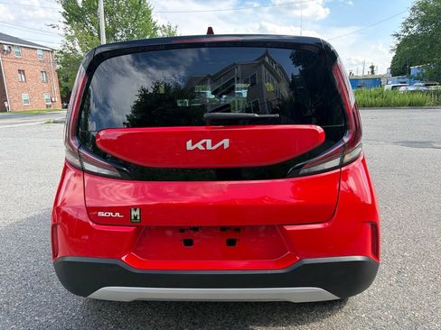 Certified 2023 Kia Soul LX FWD image 4