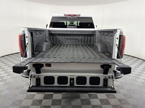Used 2024 GMC Sierra 2500 AT4 w/ AT4 Premium Plus Package AWD/4WD image 16