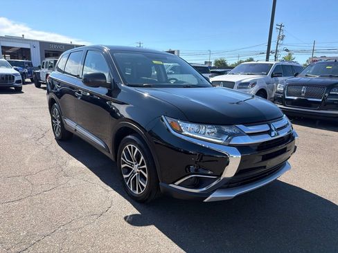Used 2018 Mitsubishi Outlander ES AWD/4WD image 8