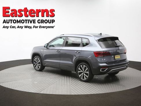 Used 2022 Volkswagen Taos SE FWD image 61