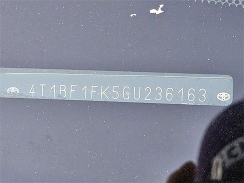 Used 2016 Toyota Camry SE image 17