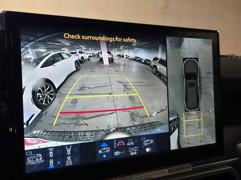 Certified 2025 Toyota 4Runner TRD Off-Road Premium image 30