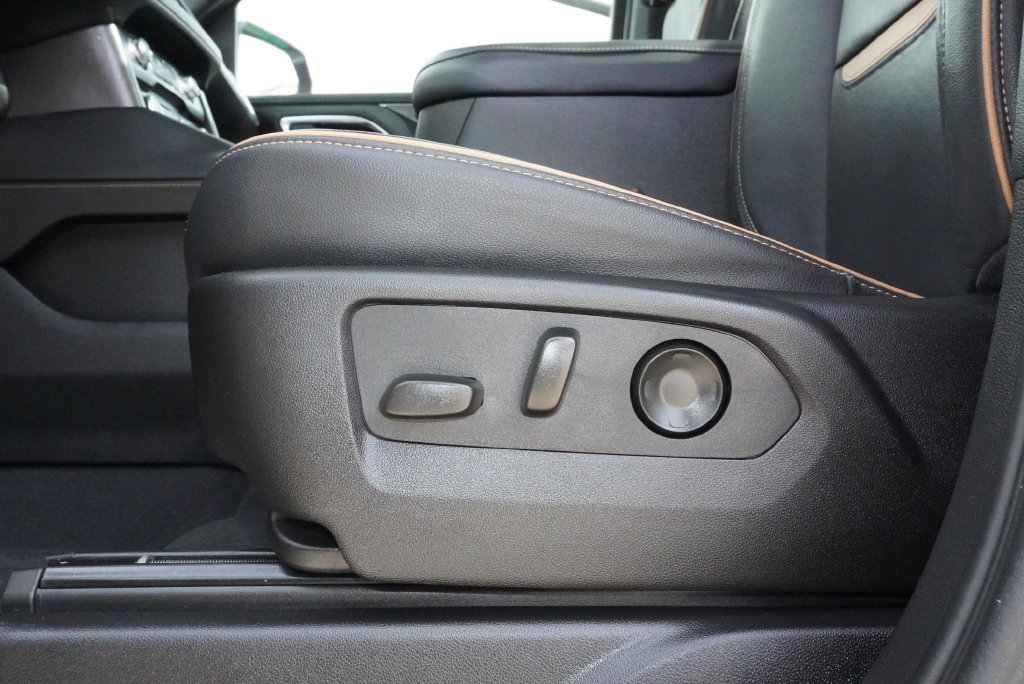 Used 2024 GMC Yukon AT4 w/ Technology Package AWD/4WD image 27