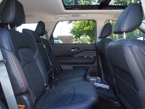 New 2025 Nissan Pathfinder Platinum w/ Cargo Package image 13