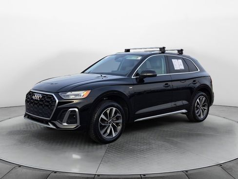 Used 2022 Audi Q5 2.0T Premium w/ Convenience Package image 3