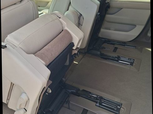 Used 2023 GMC Yukon XL Denali image 15