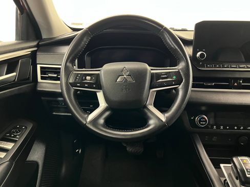 Used 2023 Mitsubishi Outlander SE image 12