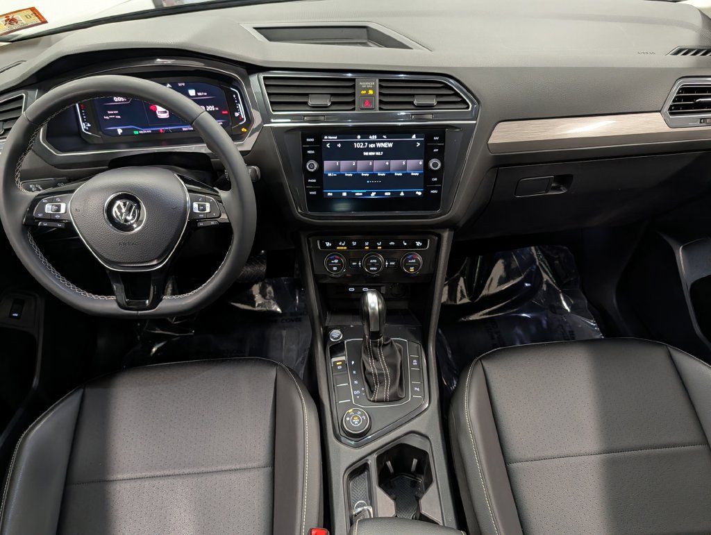 Used 2021 Volkswagen Tiguan SEL AWD/4WD image 28