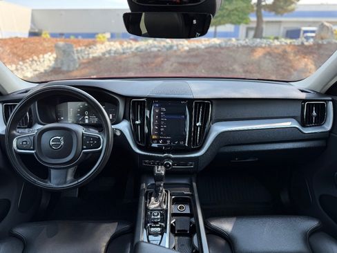 Used 2019 Volvo XC60 T5 Momentum w/ Premium Package AWD/4WD image 25