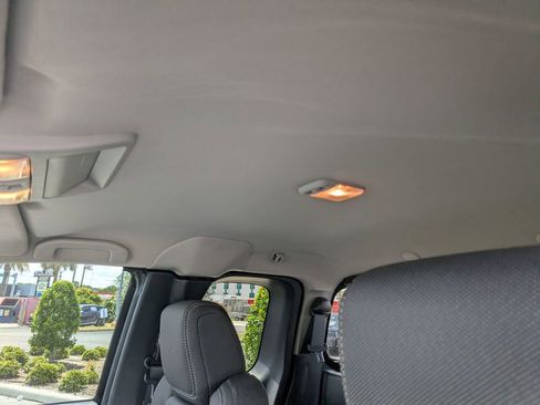 Used 2022 Nissan Frontier SV RWD image 20