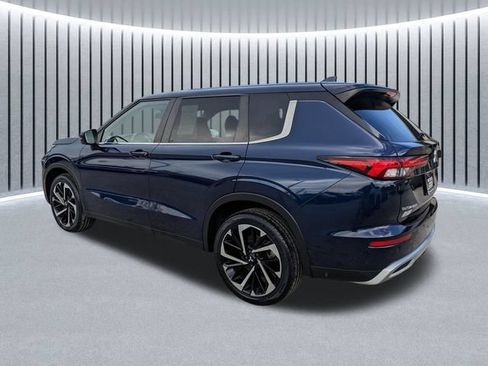 Used 2023 Mitsubishi Outlander SE Black Edition FWD image 6