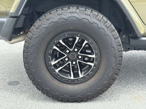 Used 2025 Jeep Wrangler Unlimited Rubicon AWD/4WD image 17