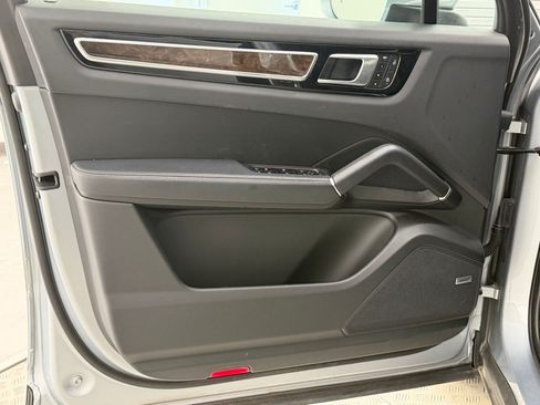 Certified 2023 Porsche Cayenne AWD/4WD image 27