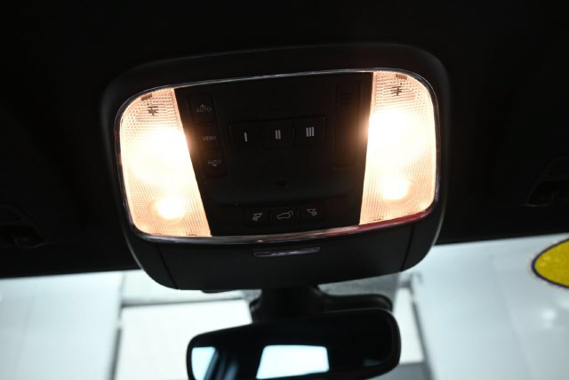 Used 2018 Dodge Durango R/T w/ Technology Group AWD/4WD image 12