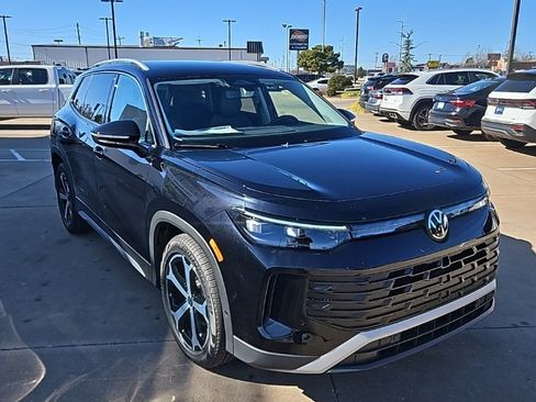 New 2026 Volkswagen Tiguan SE image 3