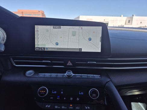 Used 2023 Hyundai Elantra Limited image 9