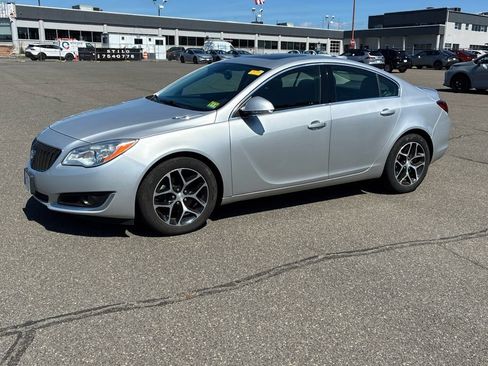 Used 2017 Buick Regal Sport Touring FWD image 2