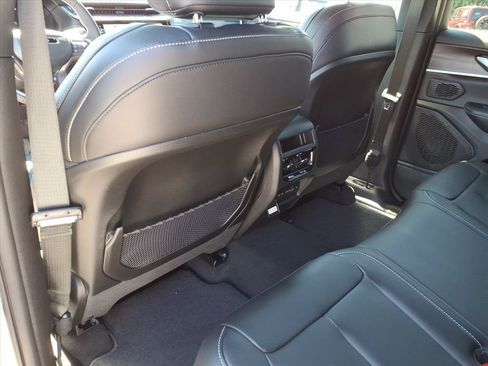 New 2026 Jeep Grand Cherokee Limited AWD/4WD image 15