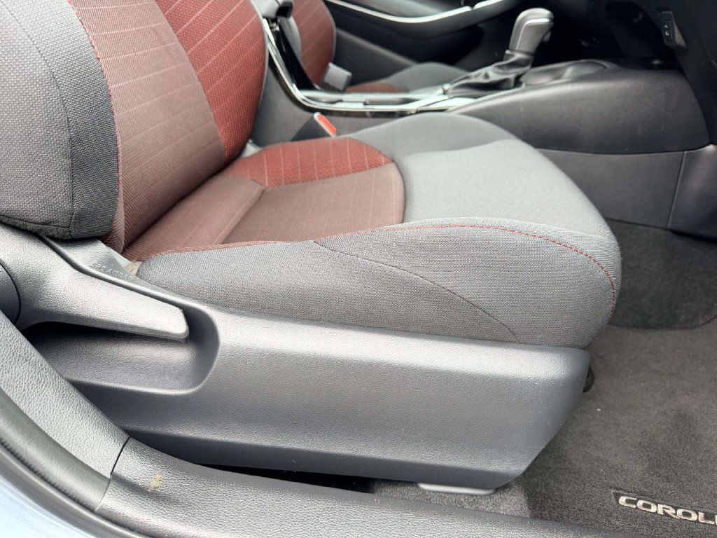 Certified 2025 Toyota Corolla SE w/ SE Premium Package FWD image 12