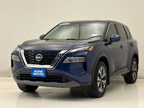 Used 2022 Nissan Rogue SV image 2