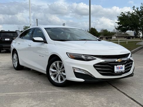 Used 2024 Chevrolet Malibu LT FWD image 2