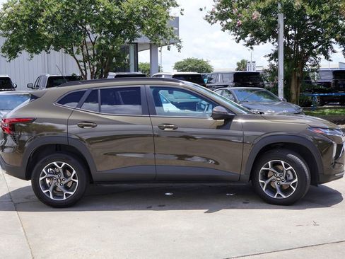Used 2024 Chevrolet Trax LT w/ Driver Confidence Package FWD image 23