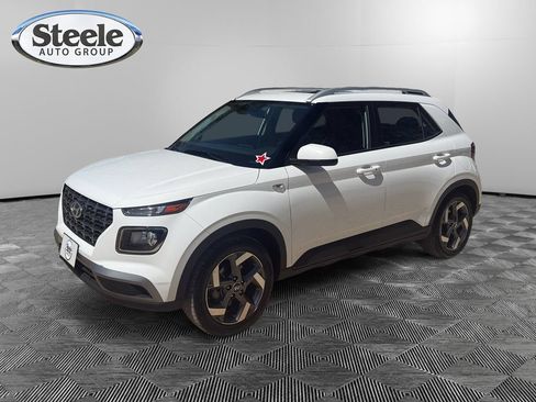 Certified 2025 Hyundai Venue SEL FWD image 1